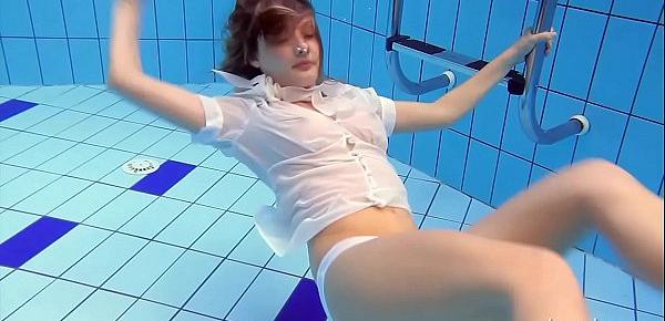  Underwater swimming pool babe Zuzanna